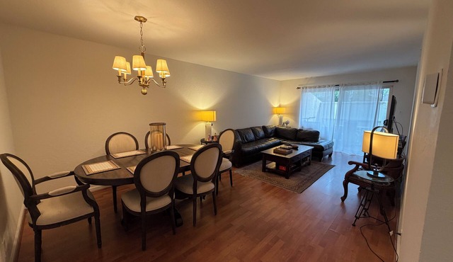 Near Stanford, 1 Bedroom, Wi-fi, Free Parking, Pool access, Private Patio
