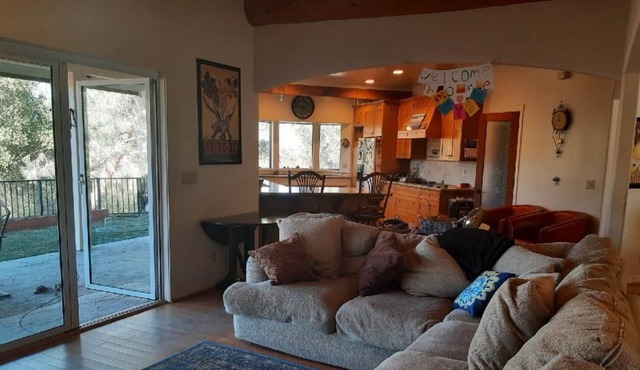 Near Yosemite and Bass Lake! Sleeps 9 W/ 2 decks for Viewing the outdoors!