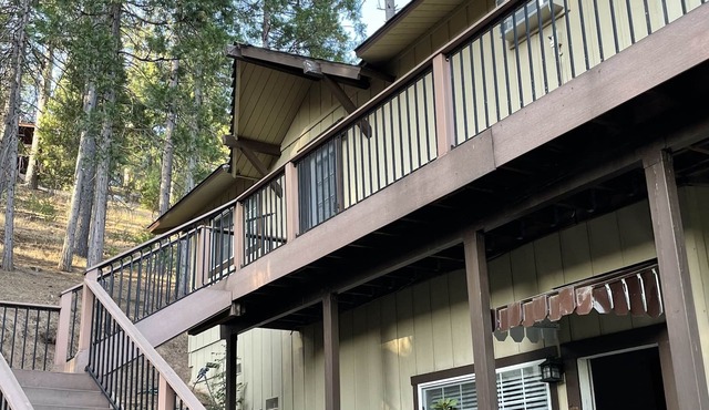 Near Yosemite. Cabin a Good Time-Pine Mountain Lake