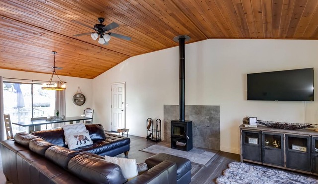 Near Yosemite! STAY HERE! Upgraded Cabin in Pine Mountain Lake