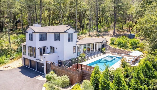 New! 4bd Pool & Spa property Walkable to Downtown