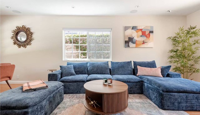 NEW - Amazing Vacation Retreat in Sherman Oaks!