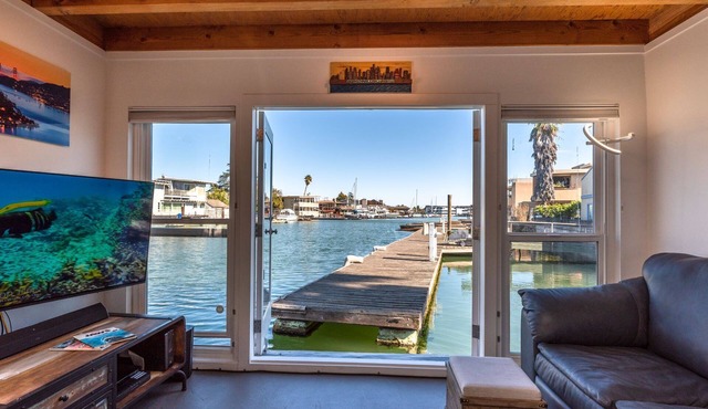 NEW!Avail MLK & Pres. Week! Stunning Studio Floating Home!SF&Sausalito!WiFi