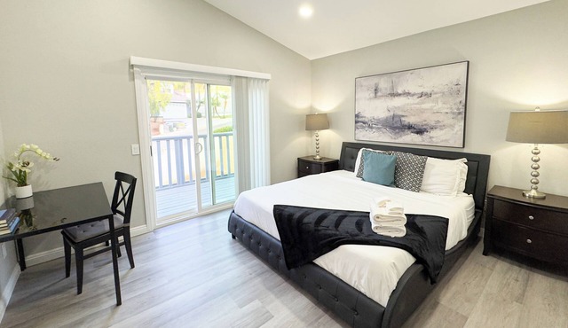 New Fully Remodeled Charming 4-bedroom home with WiFi & AC in brilliant Fontana
