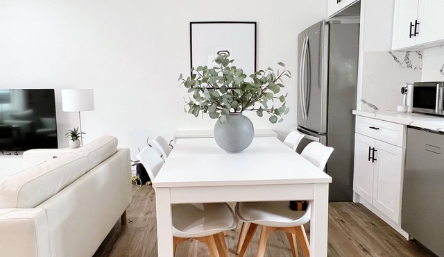 NEW! Hart House - Gorgeous 3BR House in Sunny LA