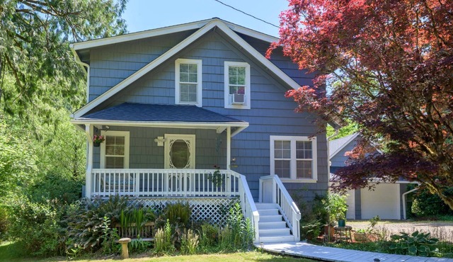 New Listing! Beautiful riverfront farm style home with amazing views and hot tub in Mapleton