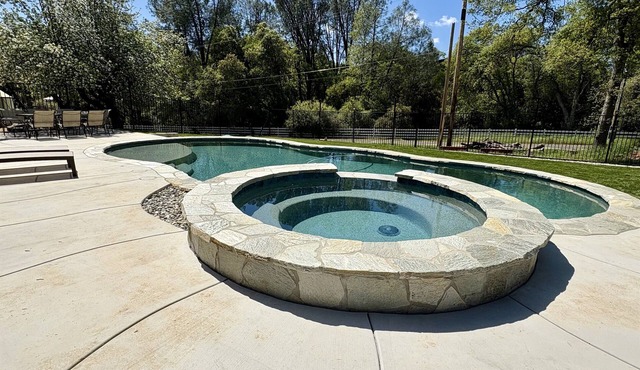 🍇New Listing in Murphys🍷Relax close to DownTown in 4BR house w/Pool & Hot-Tub
