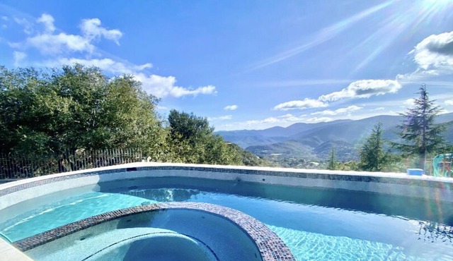 New Listing with Great Views, Swimming Pool, hot Tub & close to wine Tasting