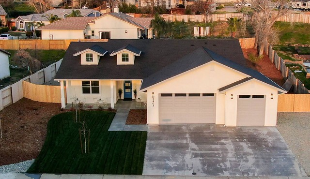 *NEW Luxury 4Bdrm Home/Adventure Base Camp*