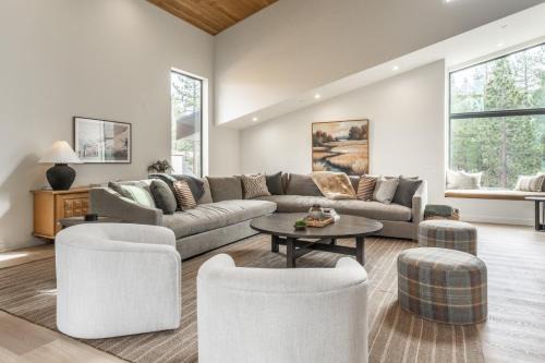 New Luxury Free Standing 4BR 4 and a halfBA Home Obsidian Reserve #146 Priv Hot Tub, 2-Car Garage Great Views