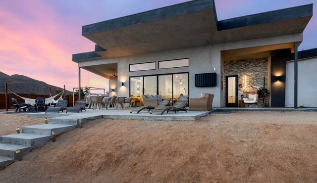 NEW Luxury Modern Home, Fenced Property w Hot Tub, Pool, Outdoor Shower, Arcade