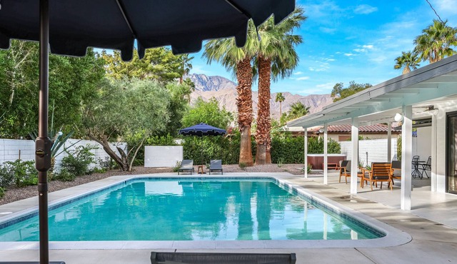 NEW: Palm Springs Oasis w. Saltw. Pool, Spa, Views, Close to Downtown, Sleeps 8