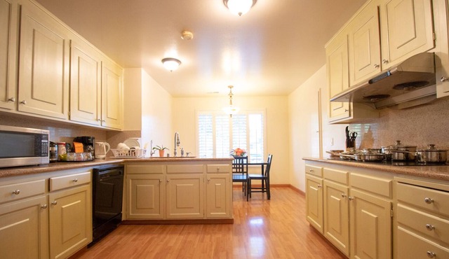 New remodel house with 6 bedrooms and 3 bathrooms in San Jose