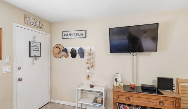 NEW! Steps to Beach! 1-bedroom Full Condo