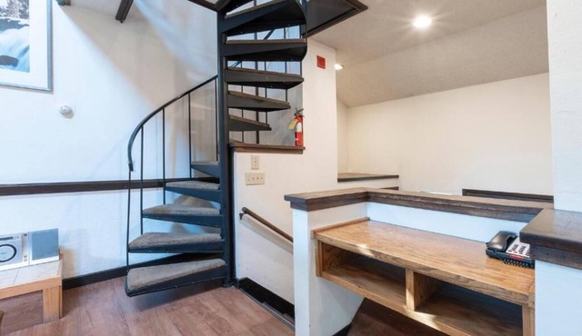 New Year’s Eve 2026! 2BR+Loft at Club Tahoe – Sleeps 6, Fireplace & Hot Tub