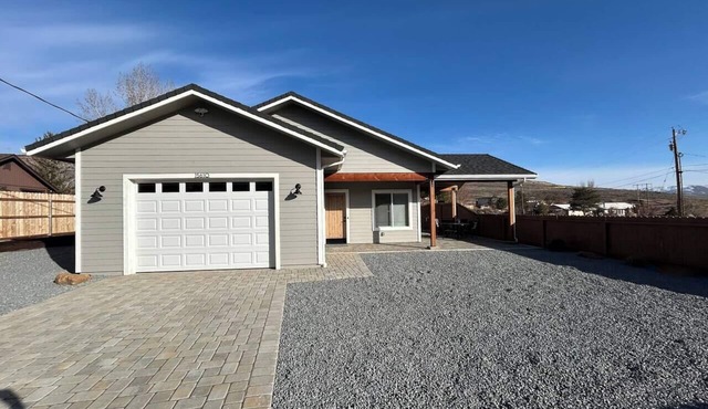Newly Built South Reno Close to Tahoe, Sierra view