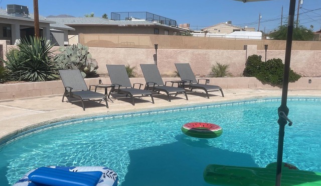 Newly remodeled home with private pool! Tons of parking!