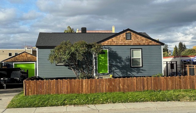 Newly Remodeled Charming Cozy 3-bedroom house in Anchorage with WiFi in Anchorage