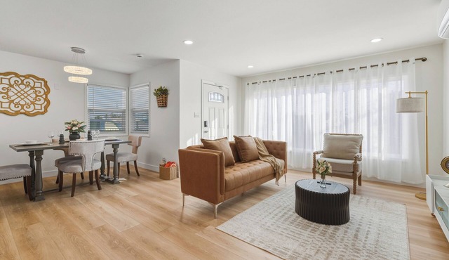 Newly Renovated 2BR 1BA Near Park & Airport 3 Beds Montclair