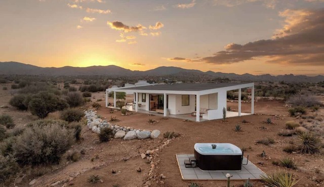 Nexus Stylish Modern Pioneertown Escape, Hot Tub