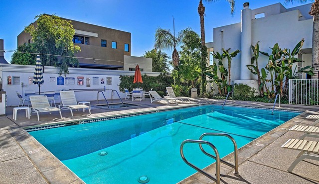 Nice poolside villa in Cathedral City
