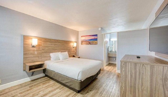 Non-Smoking 1 Queen Bed