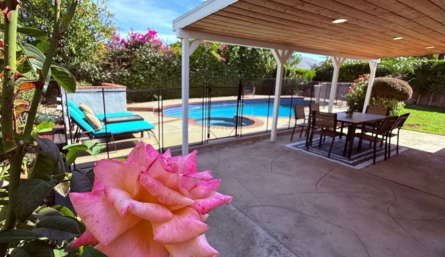 Oak Park Retreat – 4BR/2BA with Private Pool & Jacuzzi