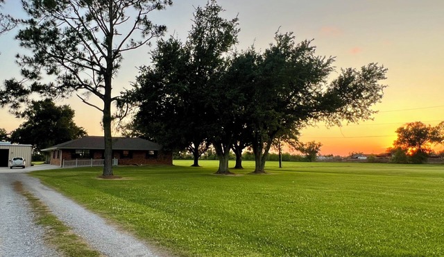 Oaks & Acreage! Comfortable home on 8.5 acres in Bourg