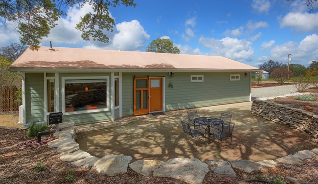 Oaks Retreat in tranquil setting near Yosemite Valley/Merced River