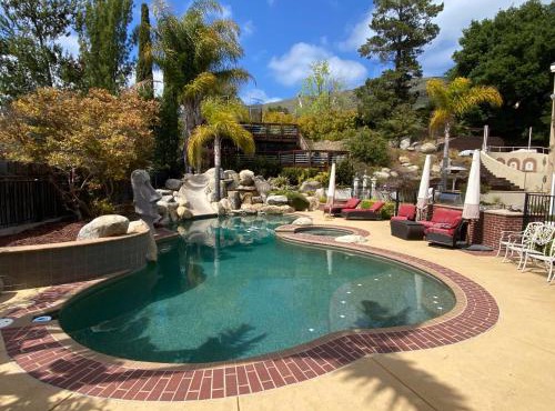 Oasis Private Entry Suite, Pool, Jacuzzi and more