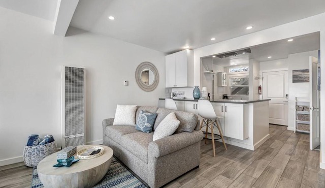Ocean VIEWS! Steps from Victoria Beach, Lux Design