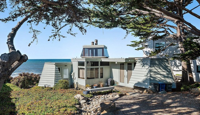 Oceanfront Cottage : 1 BR, 1 BA House in Cambria, Sleeps 2