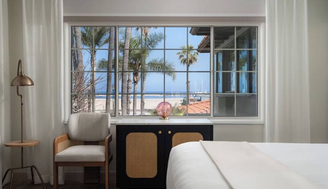 Oceanfront Santa Barbara Escape! Pool & Gym Access! Walk to Stearns Wharf