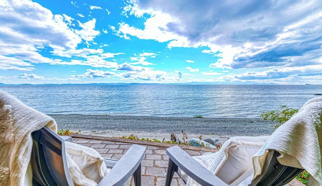 Oceanfront Studio w/World-Class Views & Patio in Point Roberts