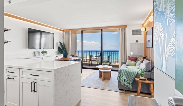 Oceanview Waikiki condo, free parking! RENOVATED 2025 in Honolulu