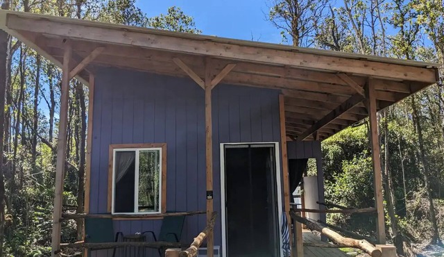 Off-Grid Rainforest Retreatnn in Volcano