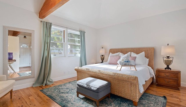 Ojai East End Countryside Retreat with Outside Jacuzzi and EV TESLA Charger