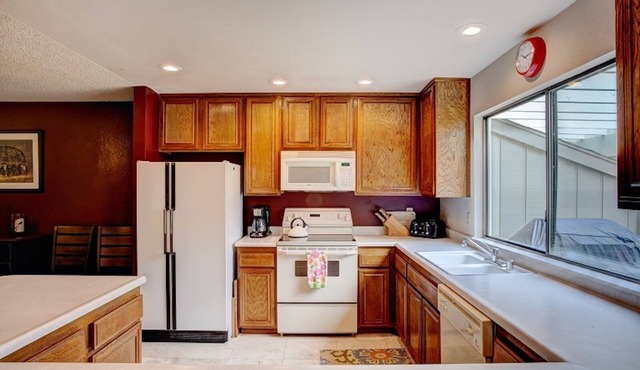 On the 4th Green 2 bedroom Town Home - 102 Ponderosa Drive