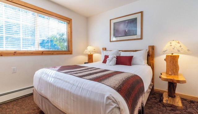 One Bedroom Sute w/Kitchen, Free Parking & Outdoor Pool | Tahoe Vista Lakefront