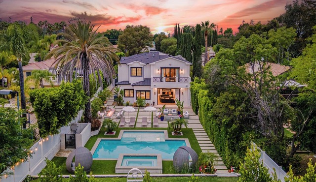 Otis Ave - Modern Farmhouse Retreat w/Pool, Spa & Luxe Interiors