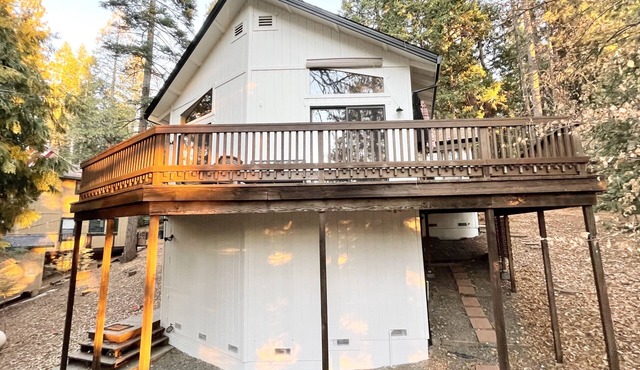 “Our Hideaway Chalet” Mi-Wuk Village - Wifi AC Heat Fireplace - Summer bookings!