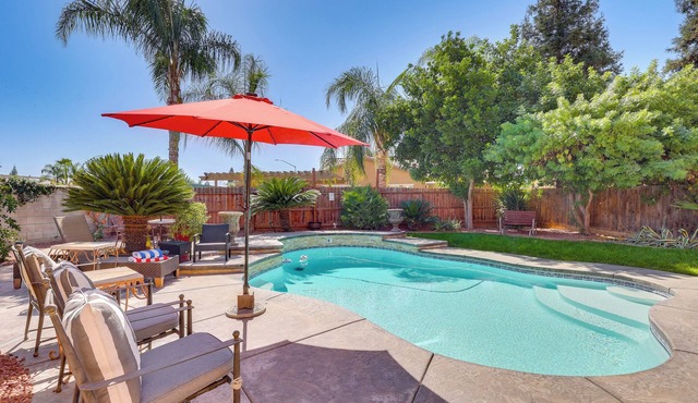 Outdoor Oasis w/Fire Pit: Pet-Friendly Fresno Gem