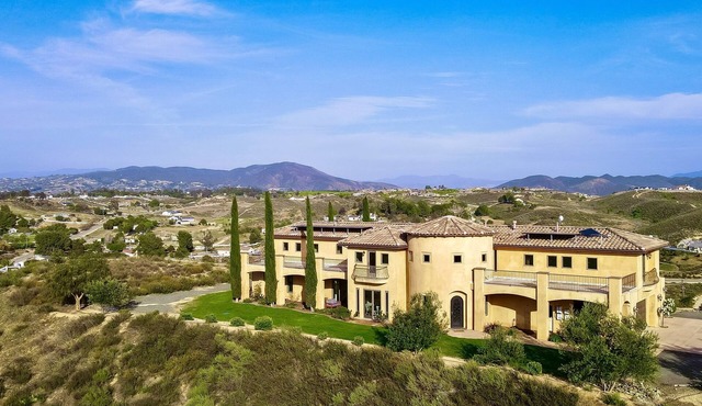 Palazzo Del Sol By AvantStay | Breathtaking Home w/Mountain Views & Hot Tub