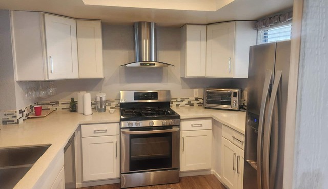 Palm Springs Jumbo 1-bedroom Condo - adjacent to the Riviera Hotel!