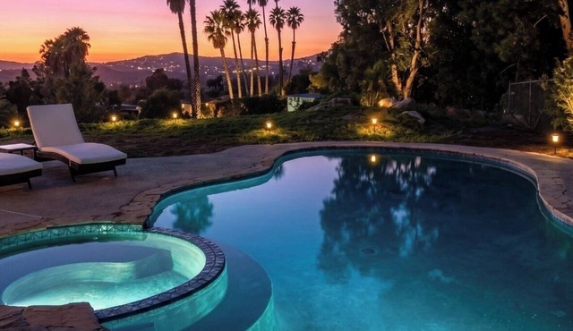 Panoramic Hilltop Estate w/Pool, Spa, & Sunset Views/20 Minutes to the Coast in Spring Valley