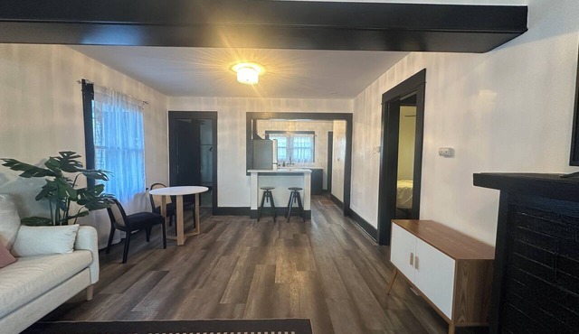 Peaceful Craftsman Home Near LBCC Yard & Parking
