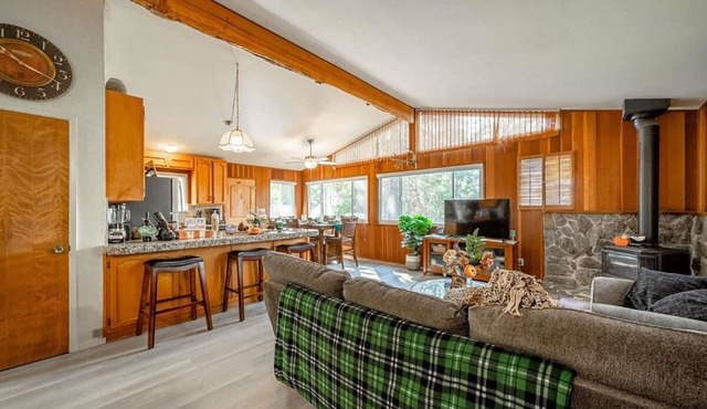 Peaceful, dog-friendly mountain cabin near Pinecrest Lake and Dodge Ridge
