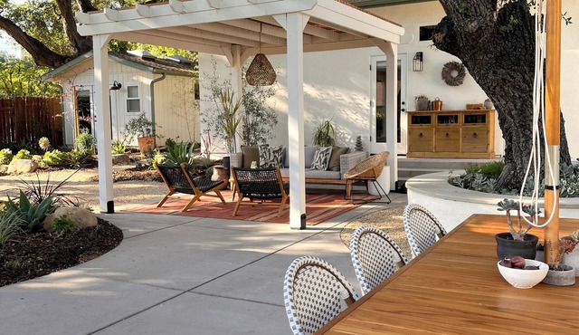 Peaceful Ojai estate, nestled in the oaks; 2,400 sq ft living space