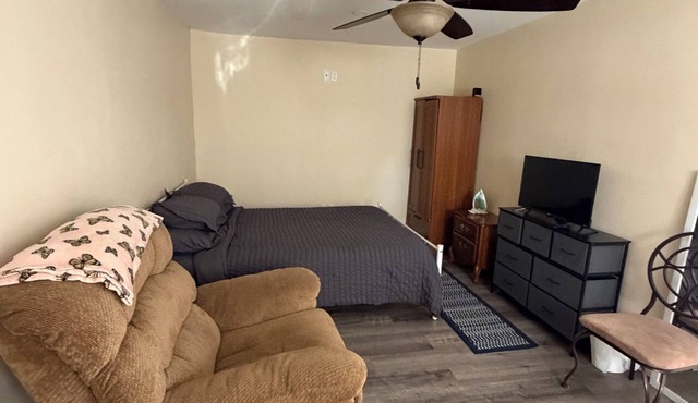 Peaceful, spacious and serene studio unit in Long Beach