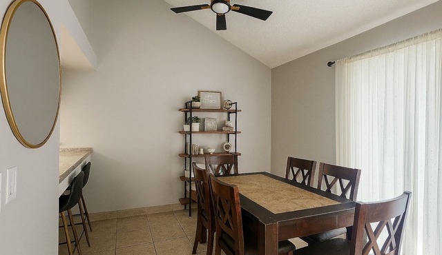 Peaceful Suits w/Ensuite Bath Townhome in Bakersfield